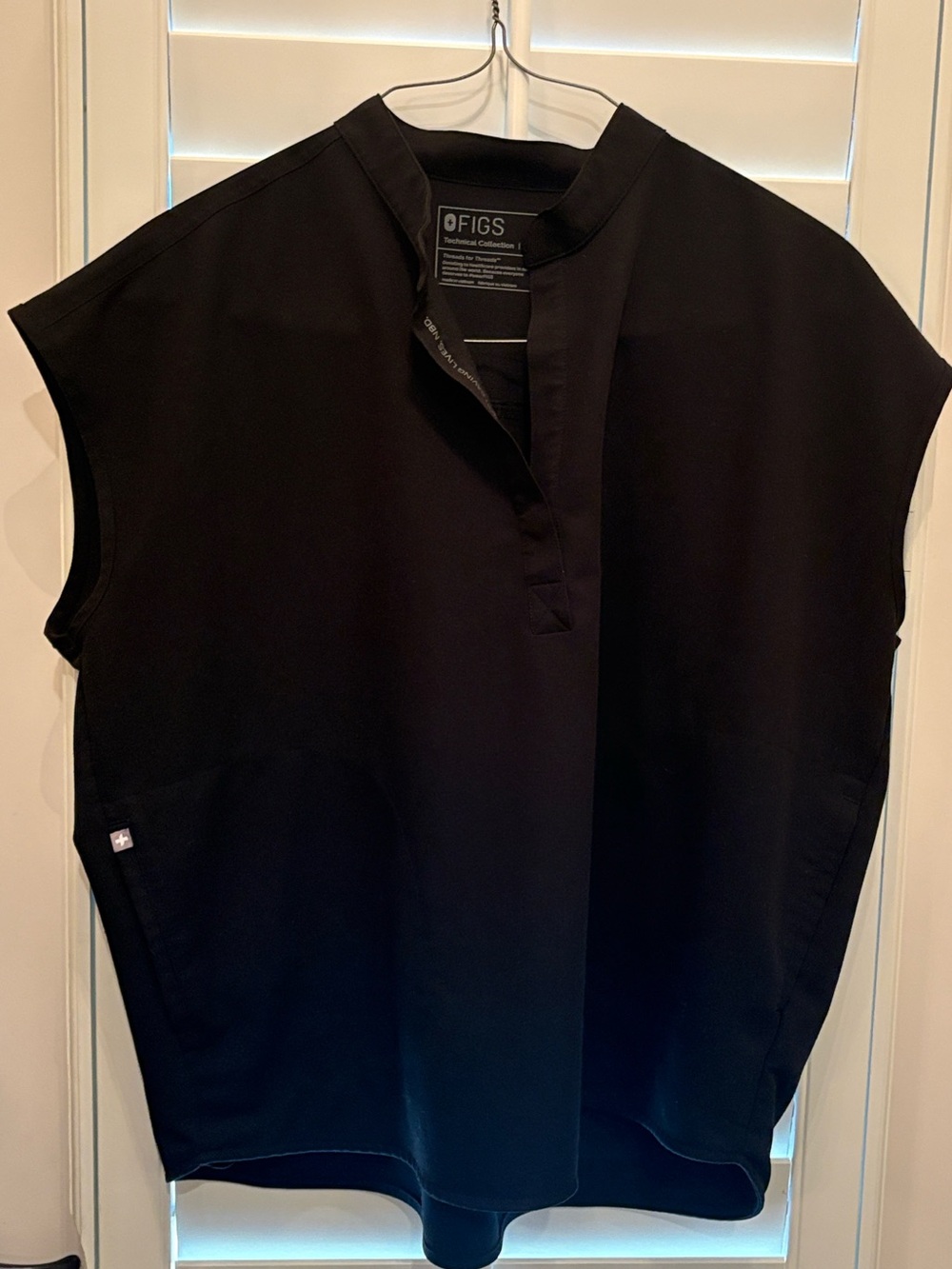 Figs Black Sleeveless V-Notch Medical Scrub Top